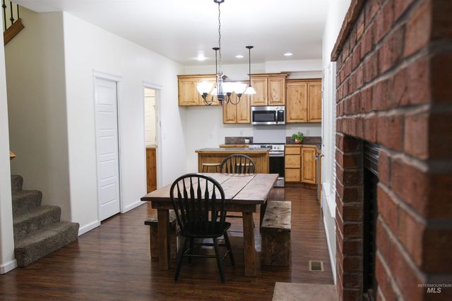 3813 N 2456 E, Filer, ID 83328