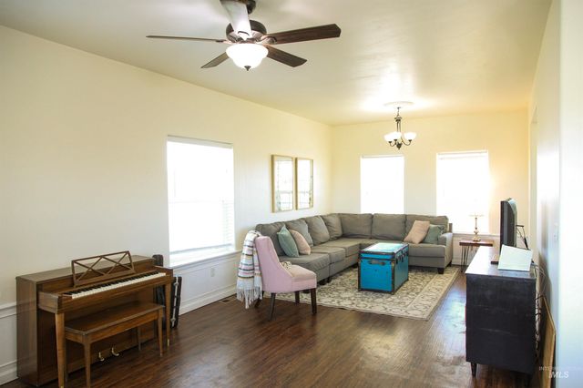 3813 N 2456 E, Filer, ID 83328