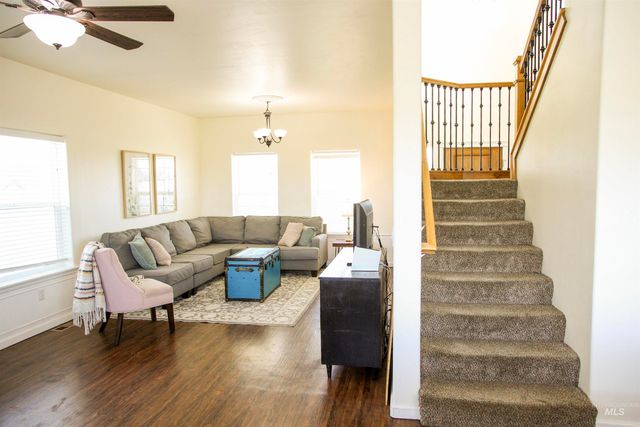 3813 N 2456 E, Filer, ID 83328