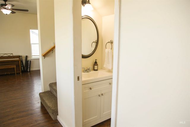 3813 N 2456 E, Filer, ID 83328