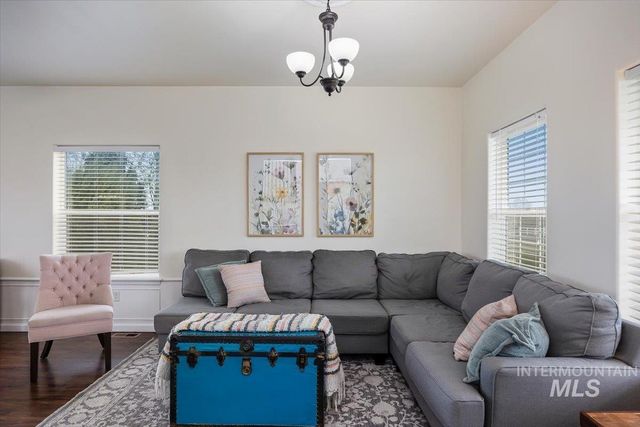 3813 N 2456 E, Filer, ID 83328