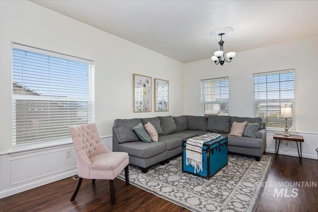 3813 N 2456 E, Filer, ID 83328