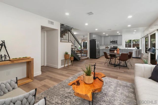 8468 Calle Morelos, San Diego, CA 92126