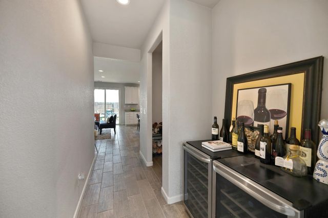 7860 Mount Evans Cir, Roseville, CA 95747