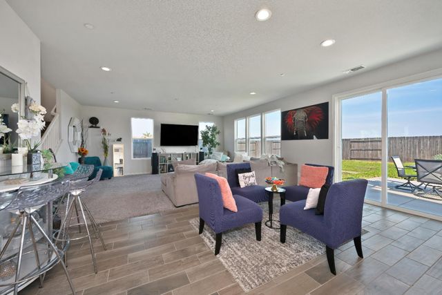 7860 Mount Evans Cir, Roseville, CA 95747