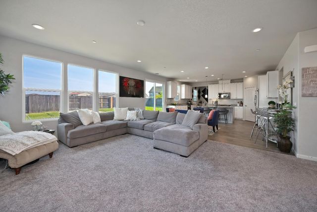 7860 Mount Evans Cir, Roseville, CA 95747