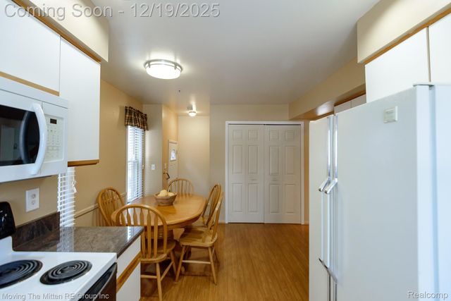 925 N Rosevere Avenue, Dearborn, MI 48128