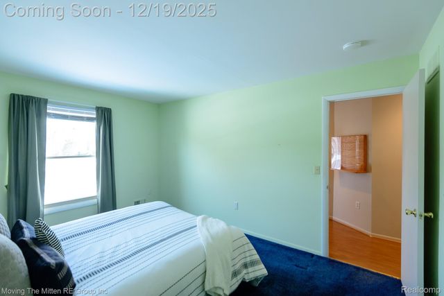 925 N Rosevere Avenue, Dearborn, MI 48128