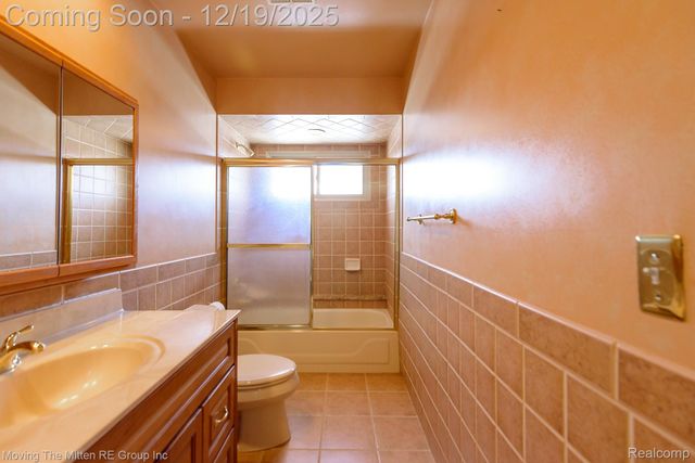 925 N Rosevere Avenue, Dearborn, MI 48128