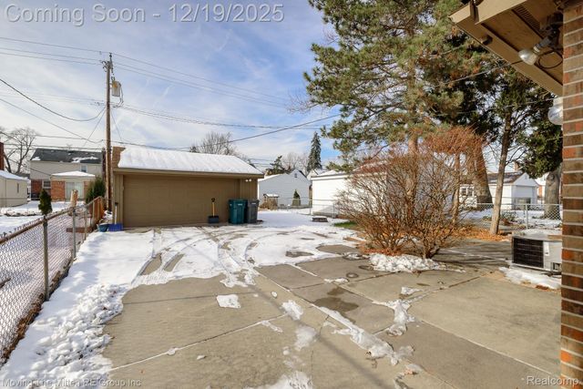 925 N Rosevere Avenue, Dearborn, MI 48128