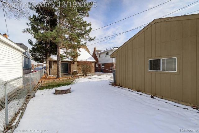 925 N Rosevere Avenue, Dearborn, MI 48128