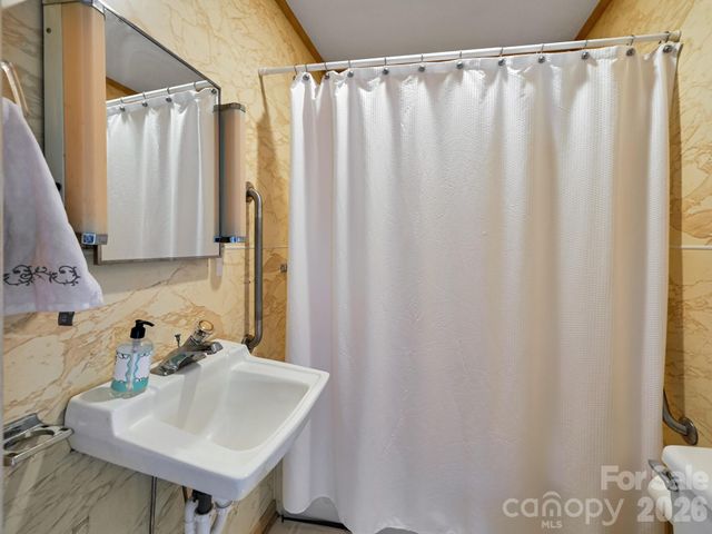 2313 Hyder Mountain Road, Clyde, NC 28721