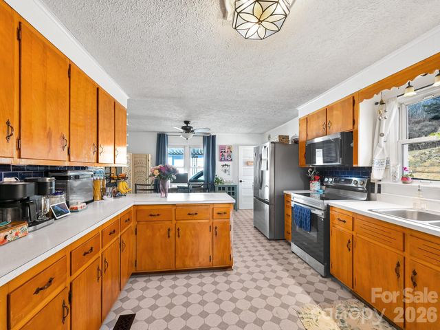 2313 Hyder Mountain Road, Clyde, NC 28721