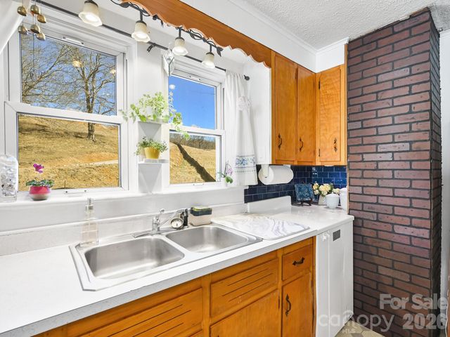 2313 Hyder Mountain Road, Clyde, NC 28721