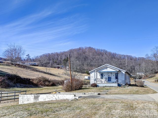 2313 Hyder Mountain Road, Clyde, NC 28721