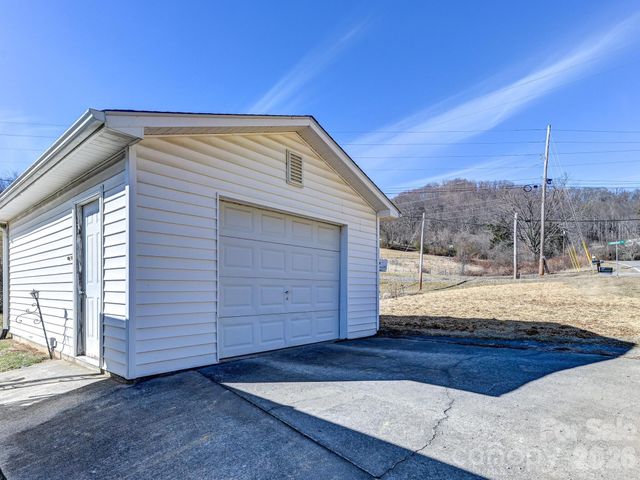 2313 Hyder Mountain Road, Clyde, NC 28721