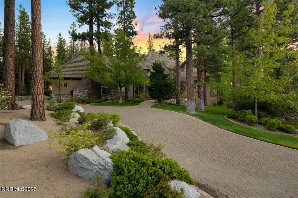 6090 Lake Geneva Drive, Reno, NV 89511