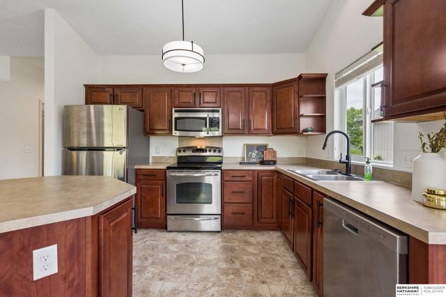 5013 N 160 Street, Omaha, NE 68116