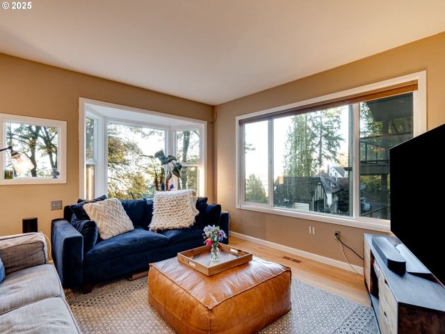 2802 Nw ARIEL Ter, Portland, OR 97210