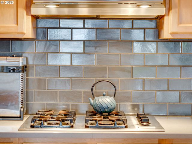 2802 Nw ARIEL Ter, Portland, OR 97210