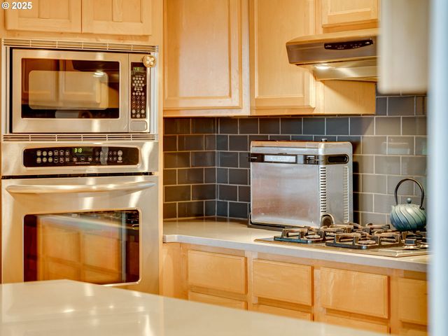 2802 Nw ARIEL Ter, Portland, OR 97210