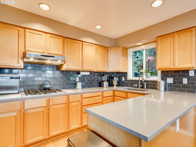 2802 Nw ARIEL Ter, Portland, OR 97210