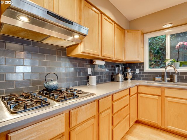 2802 Nw ARIEL Ter, Portland, OR 97210