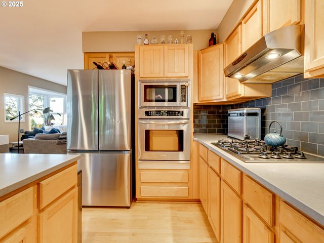 2802 Nw ARIEL Ter, Portland, OR 97210