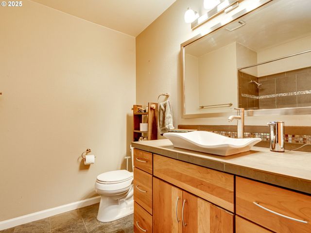 2802 Nw ARIEL Ter, Portland, OR 97210