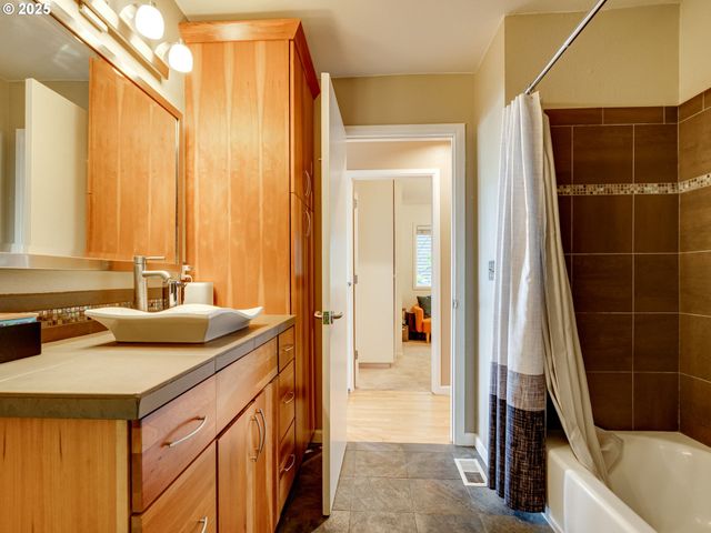 2802 Nw ARIEL Ter, Portland, OR 97210