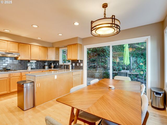 2802 Nw ARIEL Ter, Portland, OR 97210