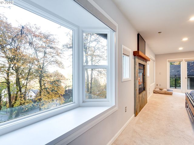 2802 Nw ARIEL Ter, Portland, OR 97210