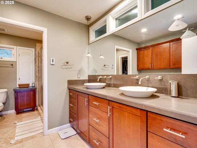 2802 Nw ARIEL Ter, Portland, OR 97210