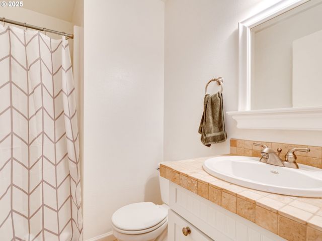 2802 Nw ARIEL Ter, Portland, OR 97210