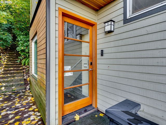 2802 Nw ARIEL Ter, Portland, OR 97210