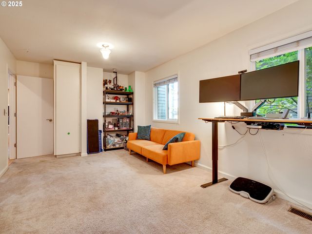 2802 Nw ARIEL Ter, Portland, OR 97210