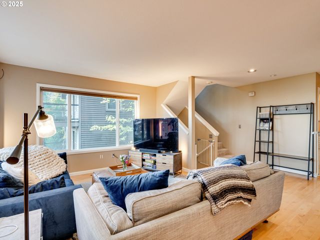 2802 Nw ARIEL Ter, Portland, OR 97210