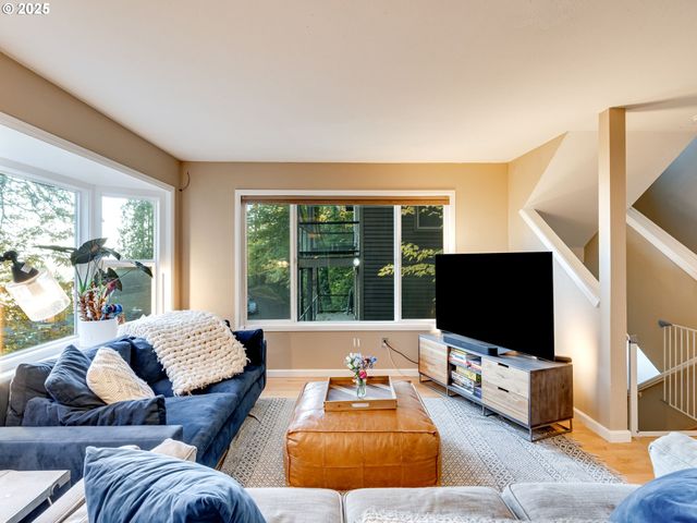 2802 Nw ARIEL Ter, Portland, OR 97210