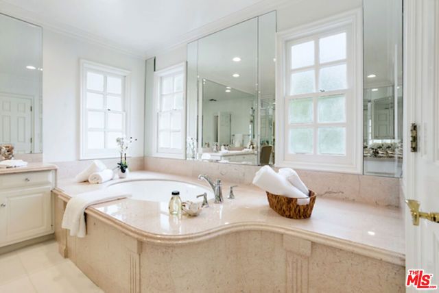 400 EVELYN Place, Beverly Hills, CA 90210