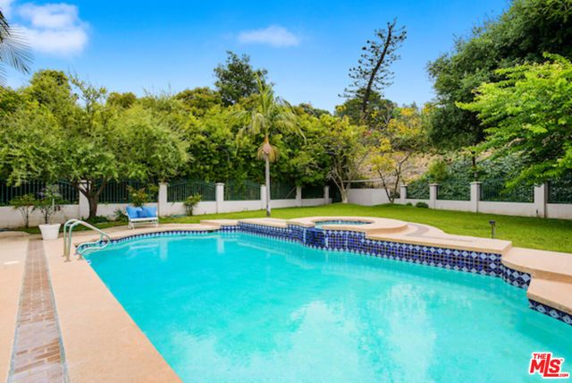 400 EVELYN Place, Beverly Hills, CA 90210