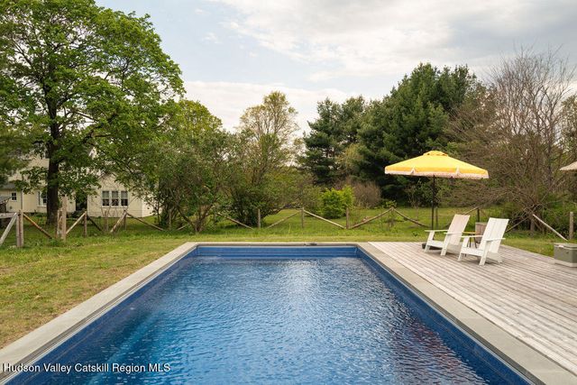 71 Starbarrack Road, Red Hook, NY 12571