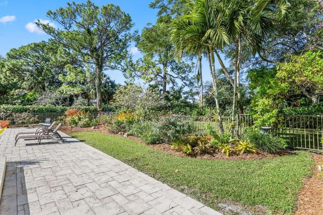 2865 Banyan Boulevard Circle NW, Boca Raton, FL 33431