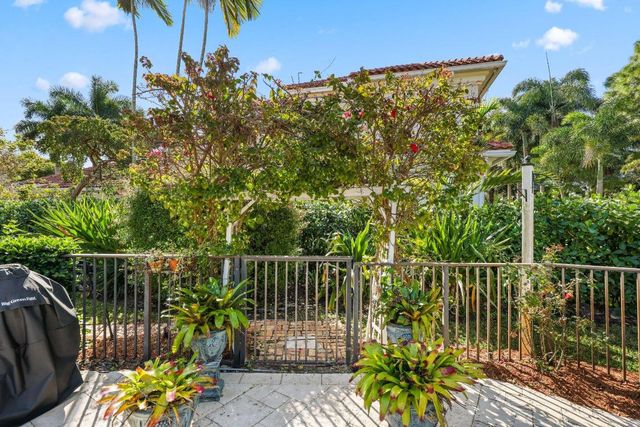 2865 Banyan Boulevard Circle NW, Boca Raton, FL 33431