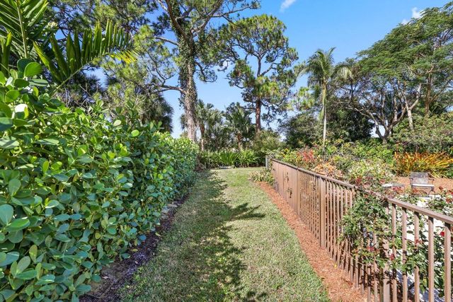 2865 Banyan Boulevard Circle NW, Boca Raton, FL 33431