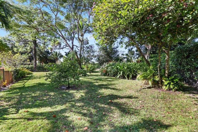 2865 Banyan Boulevard Circle NW, Boca Raton, FL 33431