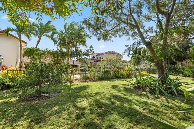 2865 Banyan Boulevard Circle NW, Boca Raton, FL 33431