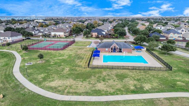 2142 Emerald Diamond Court, Fresno, TX 77545