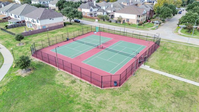 2142 Emerald Diamond Court, Fresno, TX 77545