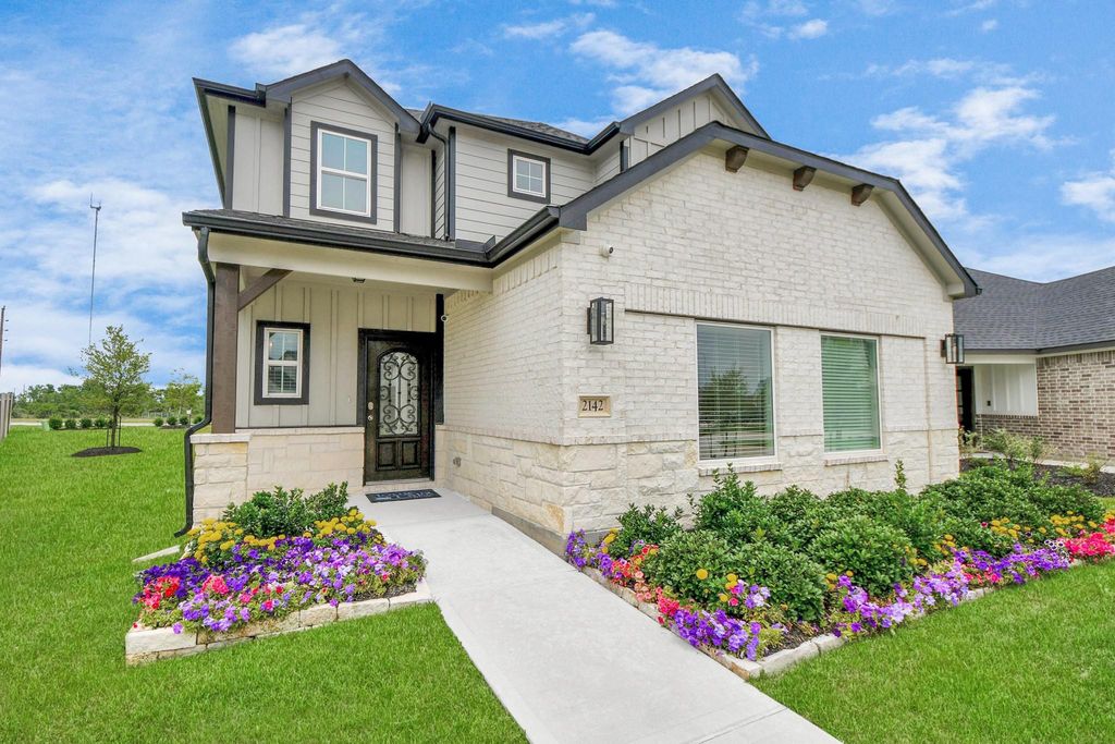 2142 Emerald Diamond Court, Fresno, TX 77545