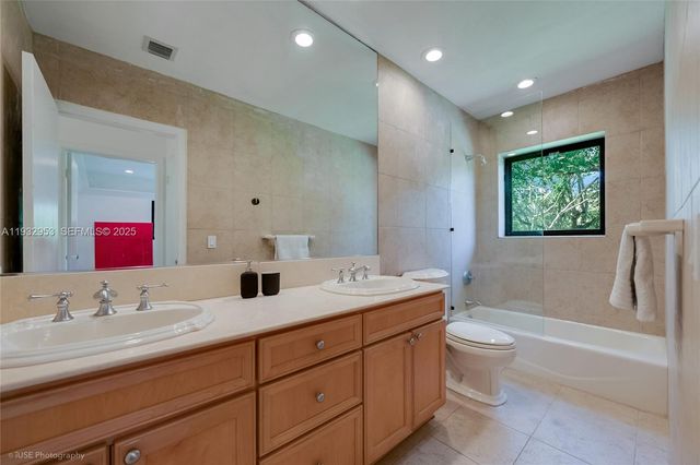 10700 Old Cutler Rd, Coral Gables, FL 33156